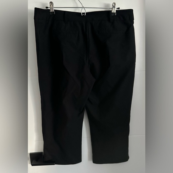 Reitmans Women’s Crops- Size 15 - Picture 2 of 7